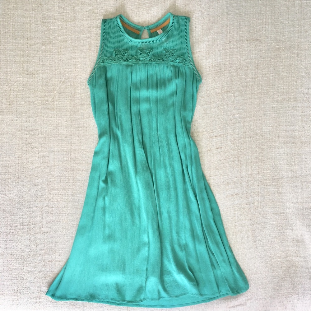 Sleeveless teal shift dress